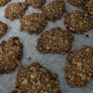 ザクザク食感❣️ゴマときな粉のオートミールクッキー